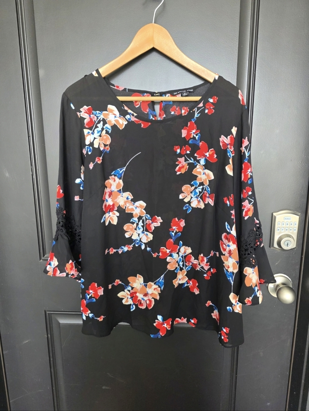Zac & Rachel Floral Bell-Sleeve Blouse - Black Red Sz 1X Lace Trim Coastal - Picture 1 of 9